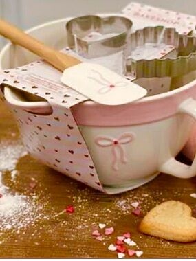 🆕- The Bakeshop 4-Piece Pink Bow Themed Mixing Bowl & Utensil Baking Set